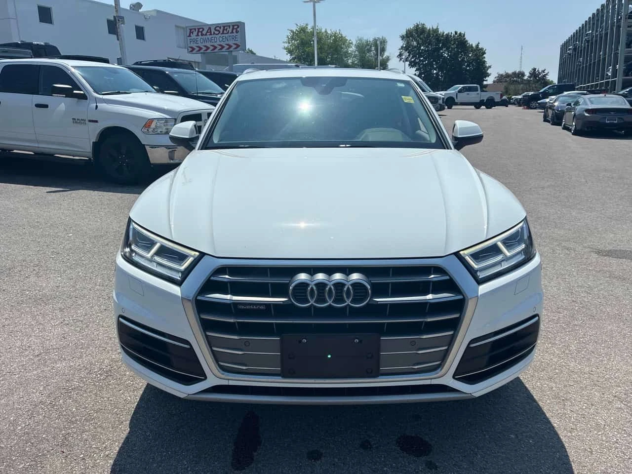 Audi Q5 Progressiv | CARFAX | АВТОКРЕДИТ БЕЗ ПЪРВОНАЧАЛНА, снимка 2 - Автомобили и джипове - 55401162