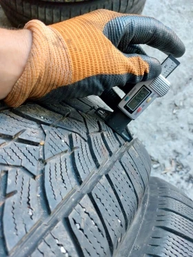 Гуми Зимни 235/60R18, снимка 4