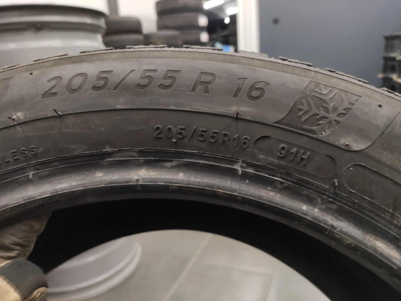 Гуми Зимни 205/55R16, снимка 6 - Гуми и джанти - 54806304
