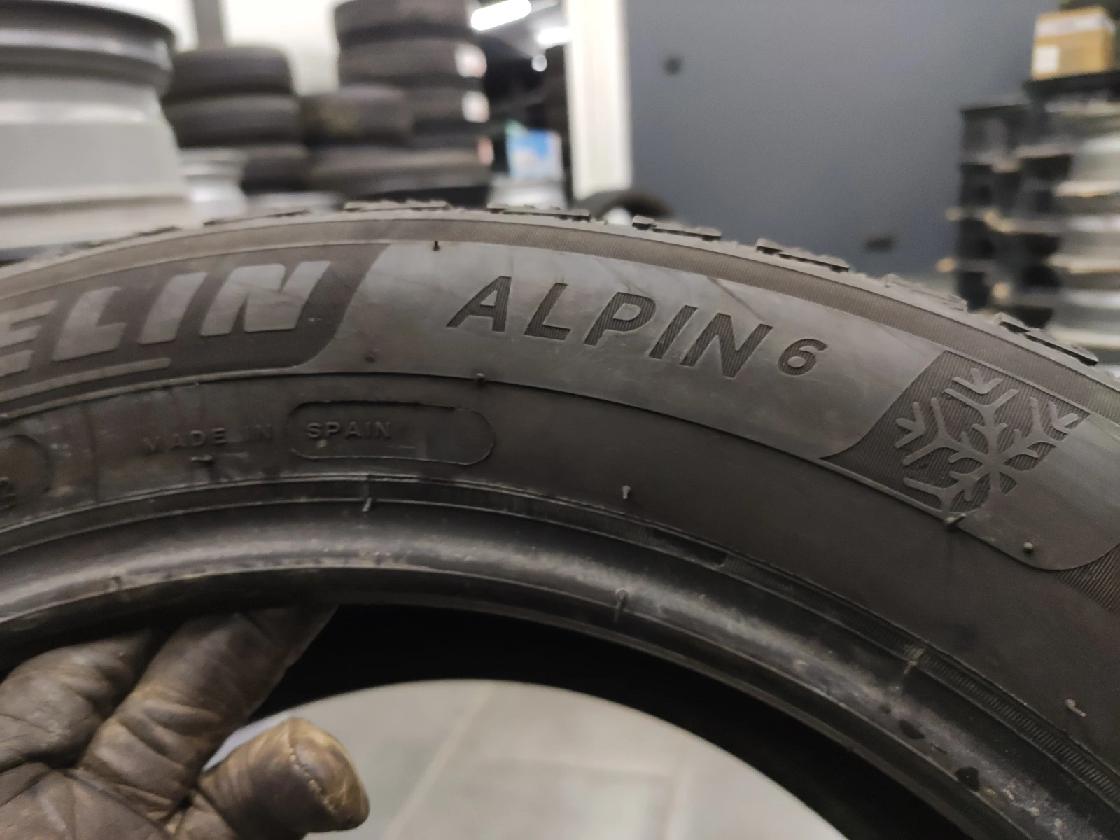 Гуми Зимни 205/55R16, снимка 4 - Гуми и джанти - 54806304