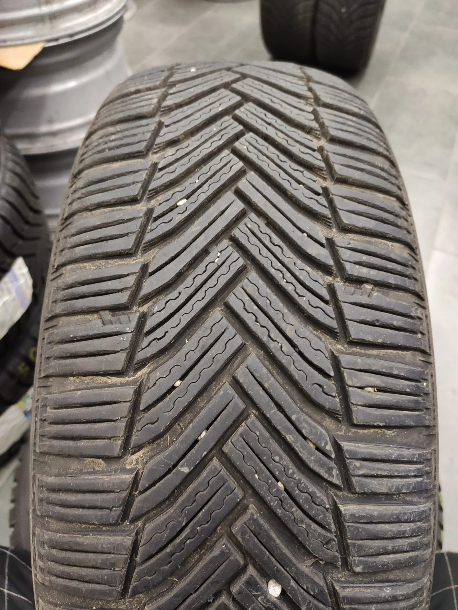 Гуми Зимни 205/55R16, снимка 2 - Гуми и джанти - 54806304