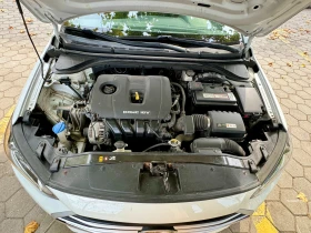 Hyundai Elantra Реални 48000км, снимка 13