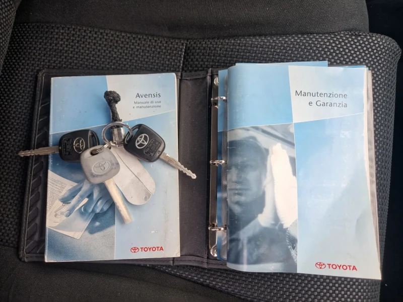 Toyota Avensis 2.0D4D, 116кс, 05г, Италия-БЕЗ РЪЖДИ , снимка 14 - Автомобили и джипове - 52573177