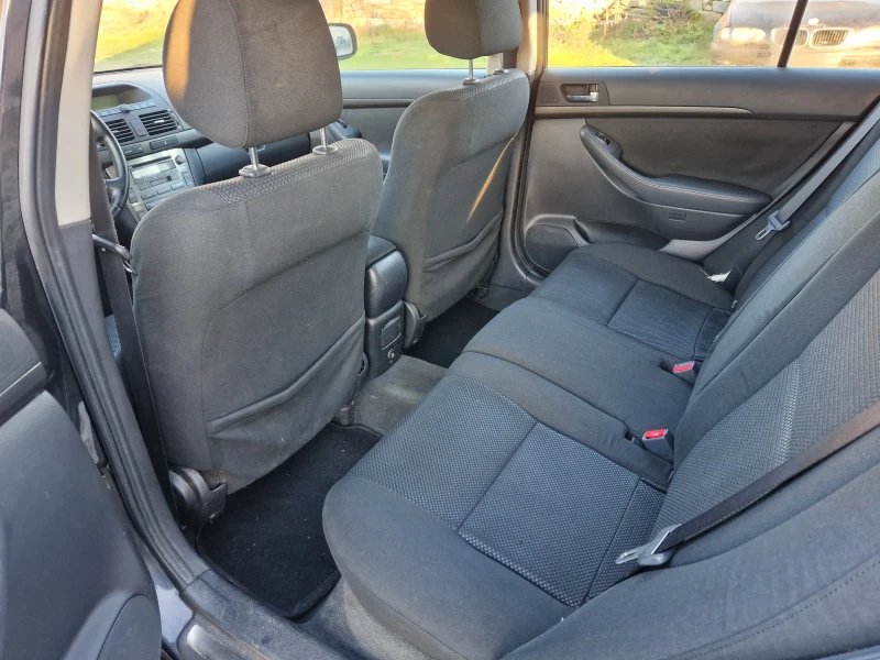 Toyota Avensis 2.0D4D, 116кс, 05г, Италия-БЕЗ РЪЖДИ , снимка 11 - Автомобили и джипове - 52573177