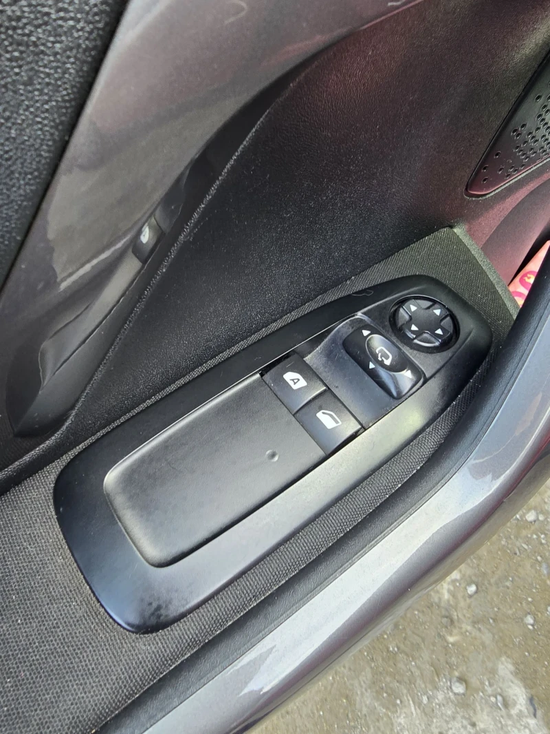 Peugeot 2008, снимка 14 - Автомобили и джипове - 53036765