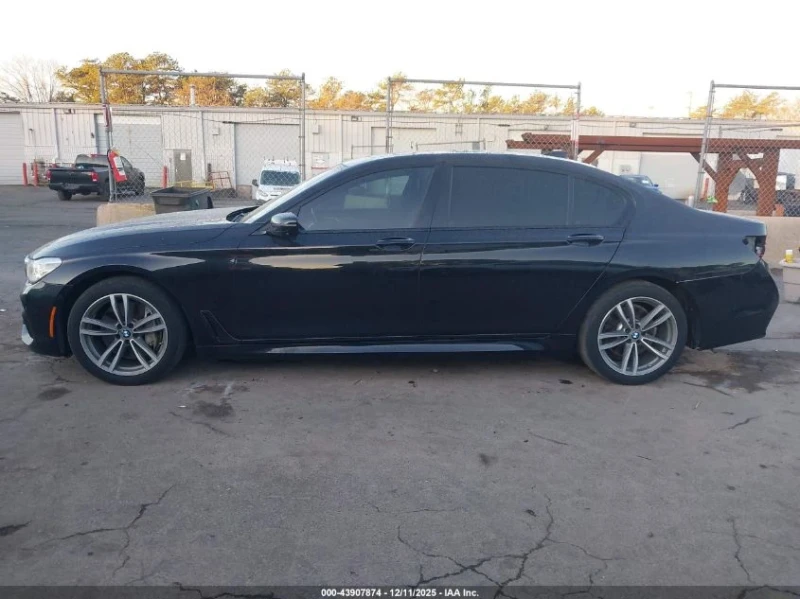 BMW 750 i XDRIVE, снимка 13 - Автомобили и джипове - 53205733