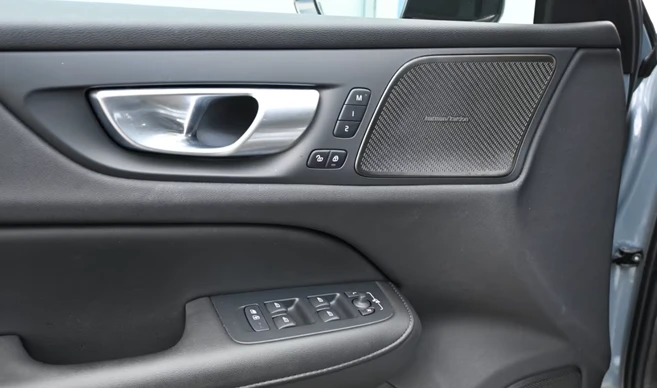 Volvo S60 B5 AWD = Ultimate Dark = Гаранция - изображение 5