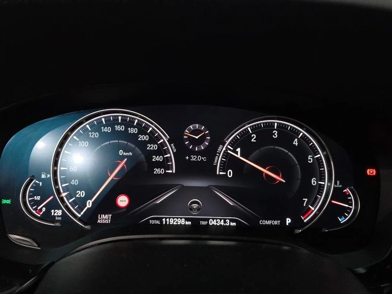 BMW 520 2.0 Automatic, снимка 10 - Автомобили и джипове - 55475571