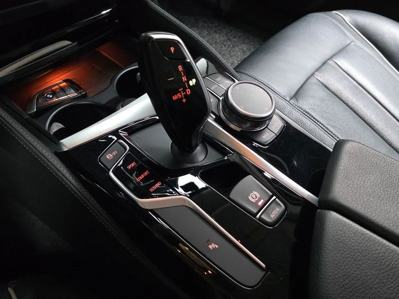BMW 520 2.0 Automatic, снимка 12 - Автомобили и джипове - 55475571