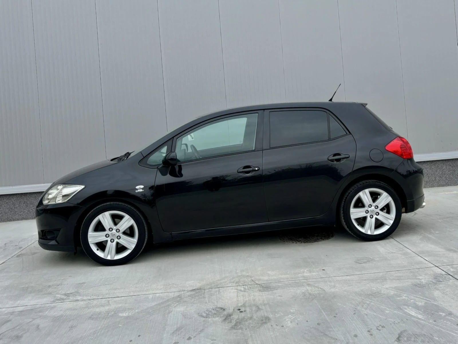 Toyota Auris 2.2 D-CAT/177 к.с./НАВИ/УНИКАЛНА - изображение 3