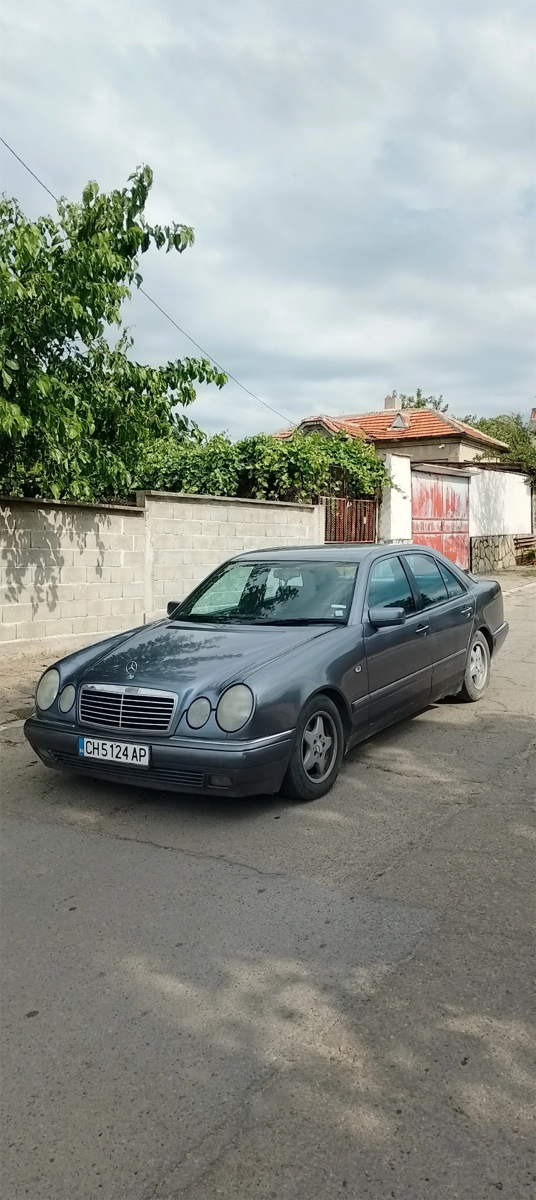 Mercedes-Benz E 220  - изображение 3