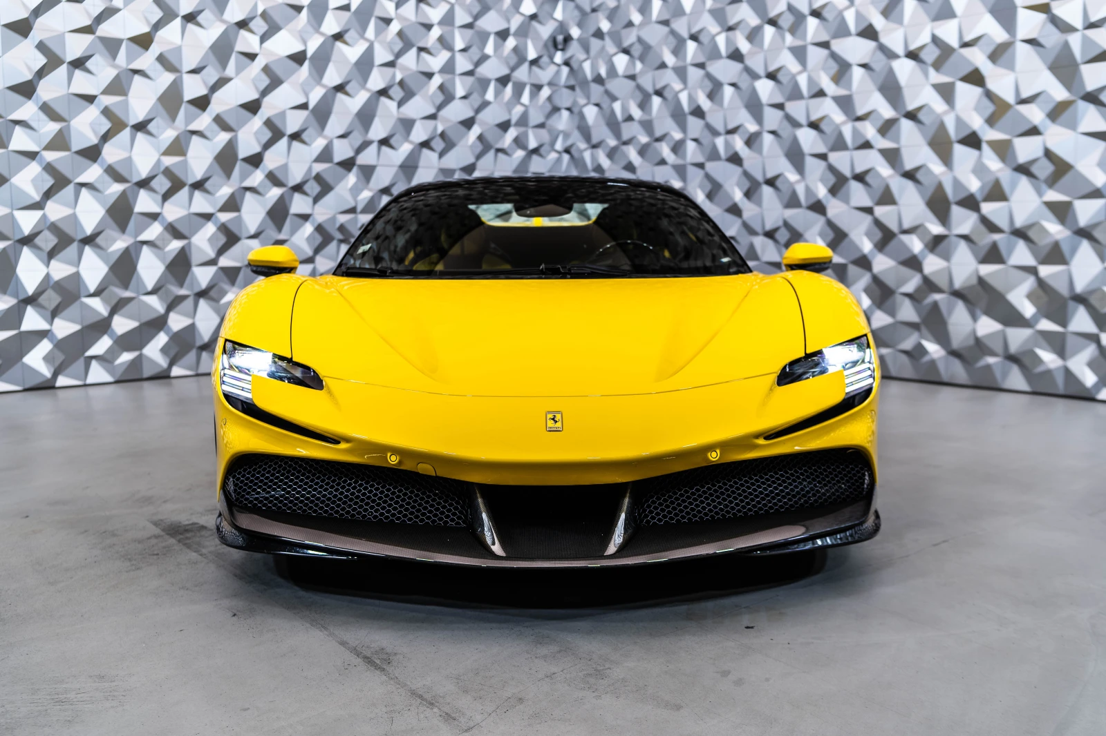Ferrari SF 90 Spider Giallo Modena - изображение 2