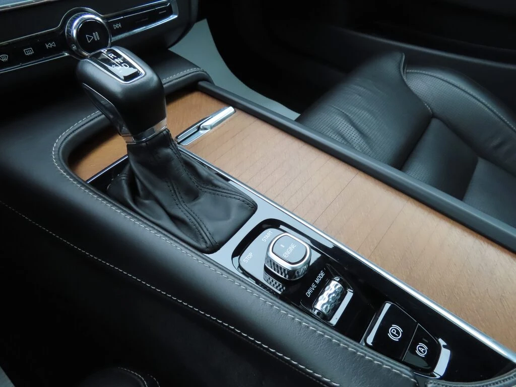 Volvo S90 T6 AWD INSCRIPTION LONG DIGITAL/ОБДУХВАНЕ - изображение 9