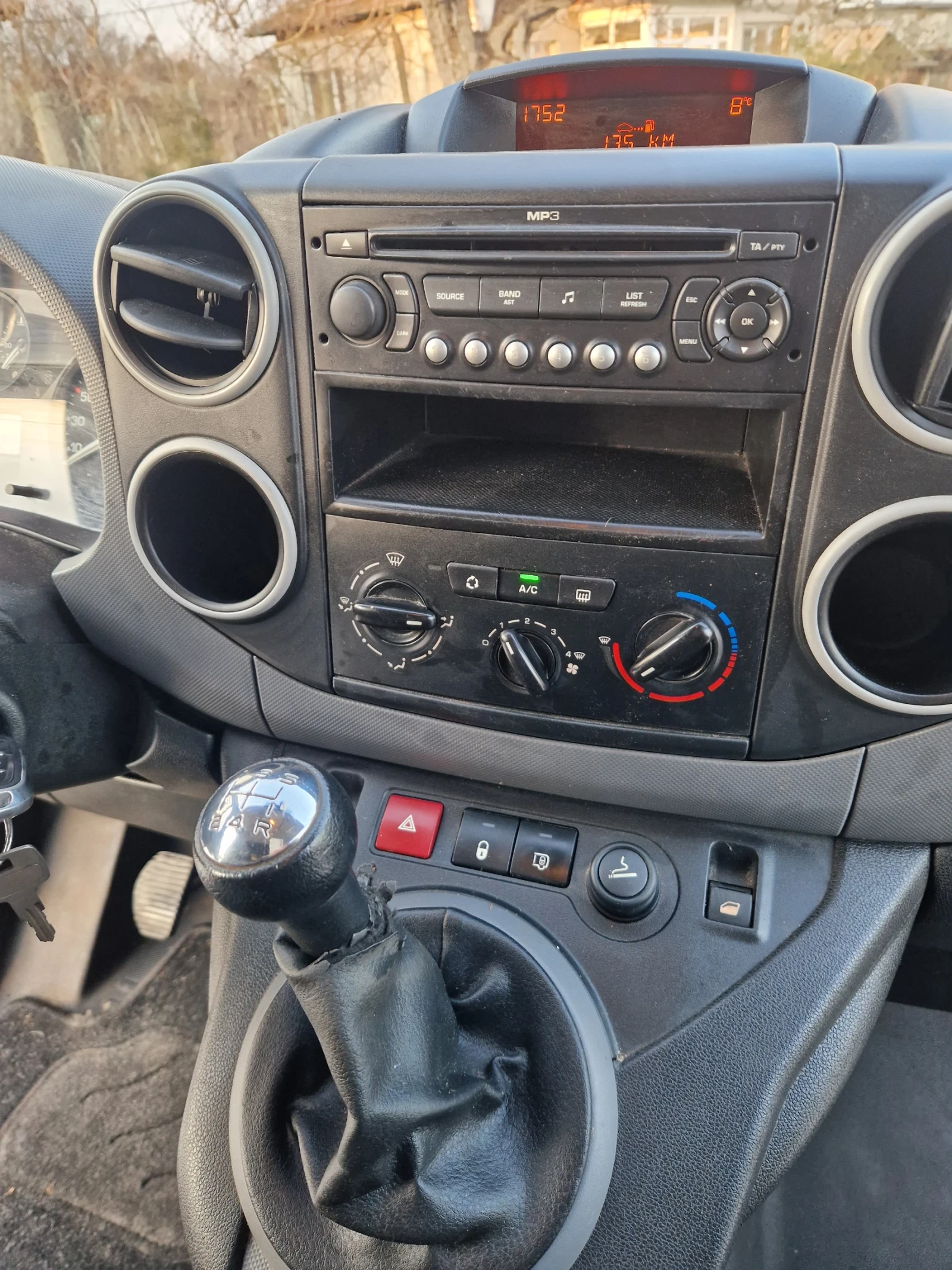 Peugeot Partner 1.6 HDI, снимка 10 - Автомобили и джипове - 53866103