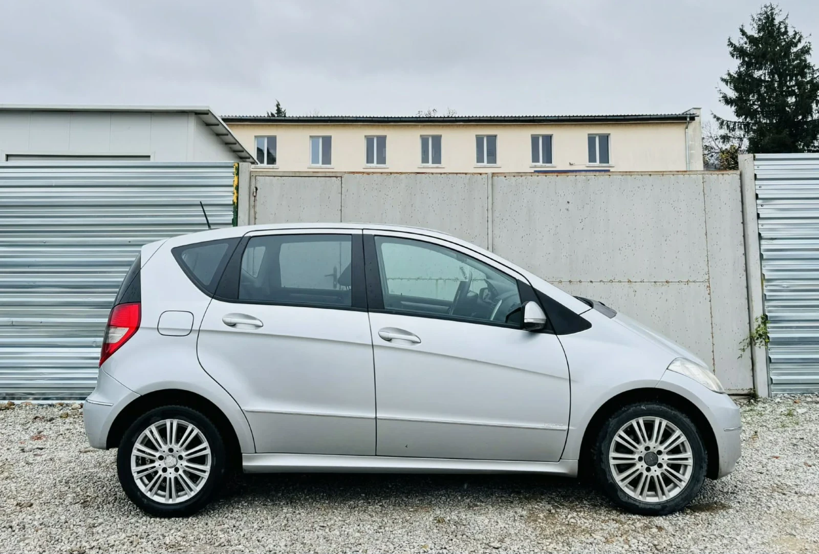Mercedes-Benz A 180 АВТОМАТ* НАВИГАЦИЯ , снимка 5 - Автомобили и джипове - 54815360