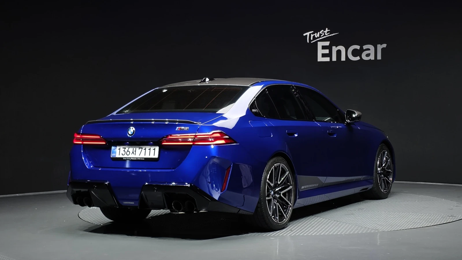 BMW M5 Iconic Glow| Adaptive LED| B&Wilkins| Live Cockpit, снимка 2 - Автомобили и джипове - 55075860