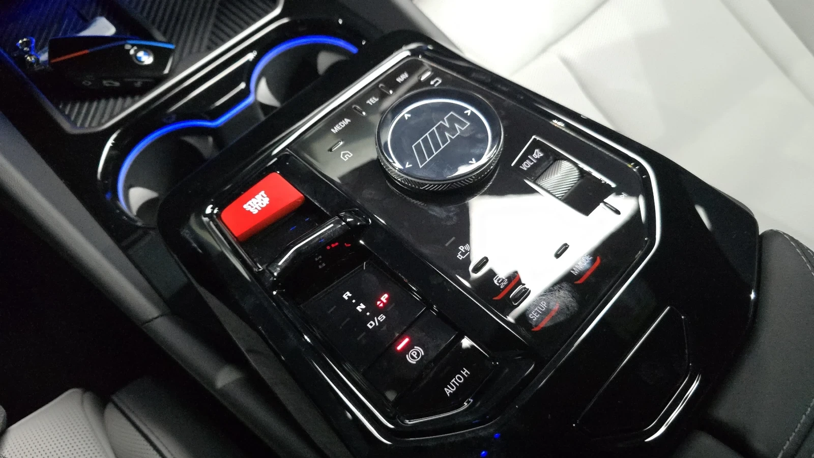 BMW M5 Iconic Glow| Adaptive LED| B&Wilkins| Live Cockpit, снимка 10 - Автомобили и джипове - 55075860