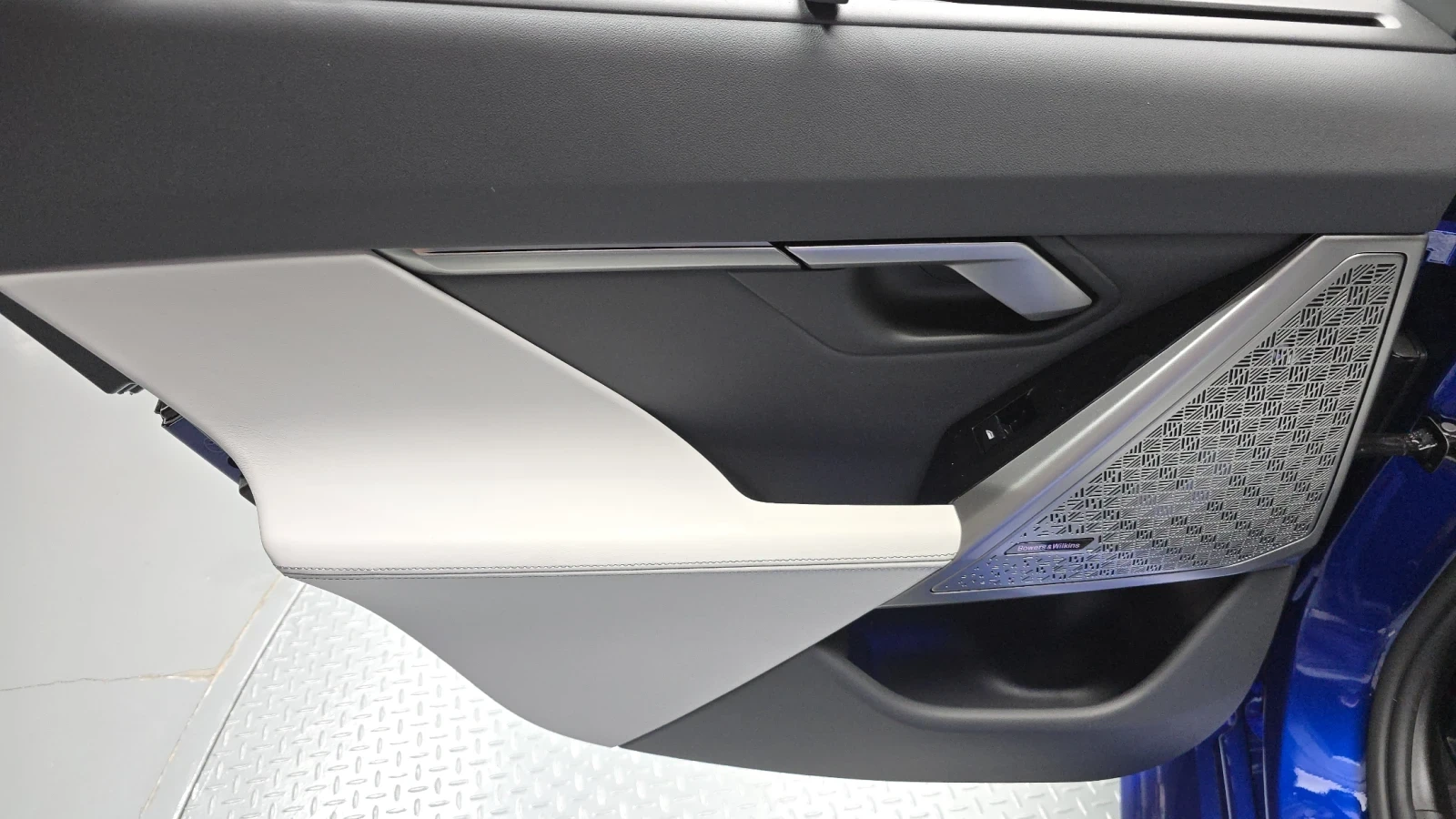 BMW M5 Iconic Glow| Adaptive LED| B&Wilkins| Live Cockpit, снимка 9 - Автомобили и джипове - 55075860