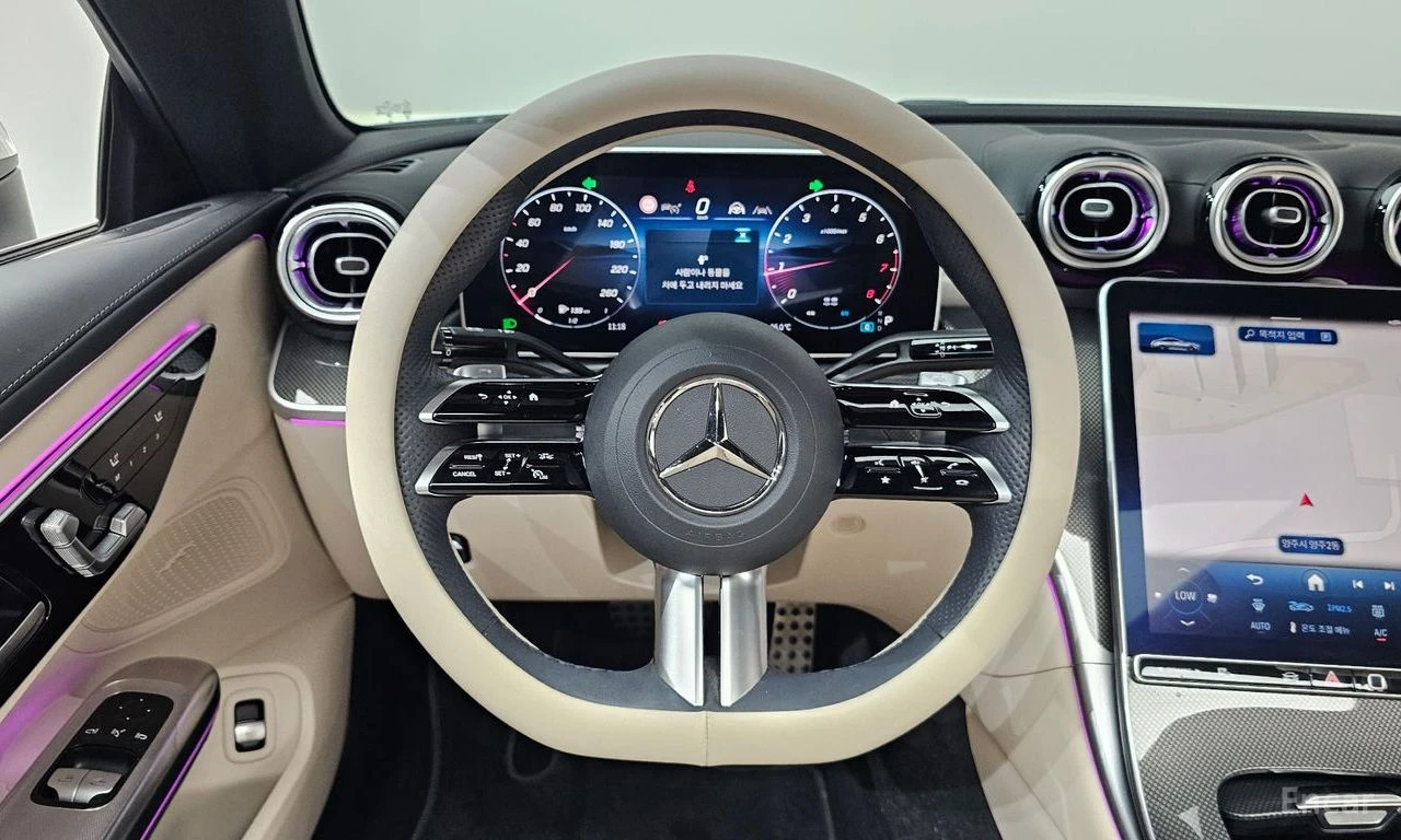 Mercedes-Benz CLE 200 CARBON* DISTRONIC* 360 КАМЕРИ* ОБДУХВАНЕ* ПОДГРЕВ, снимка 12 - Автомобили и джипове - 55234190