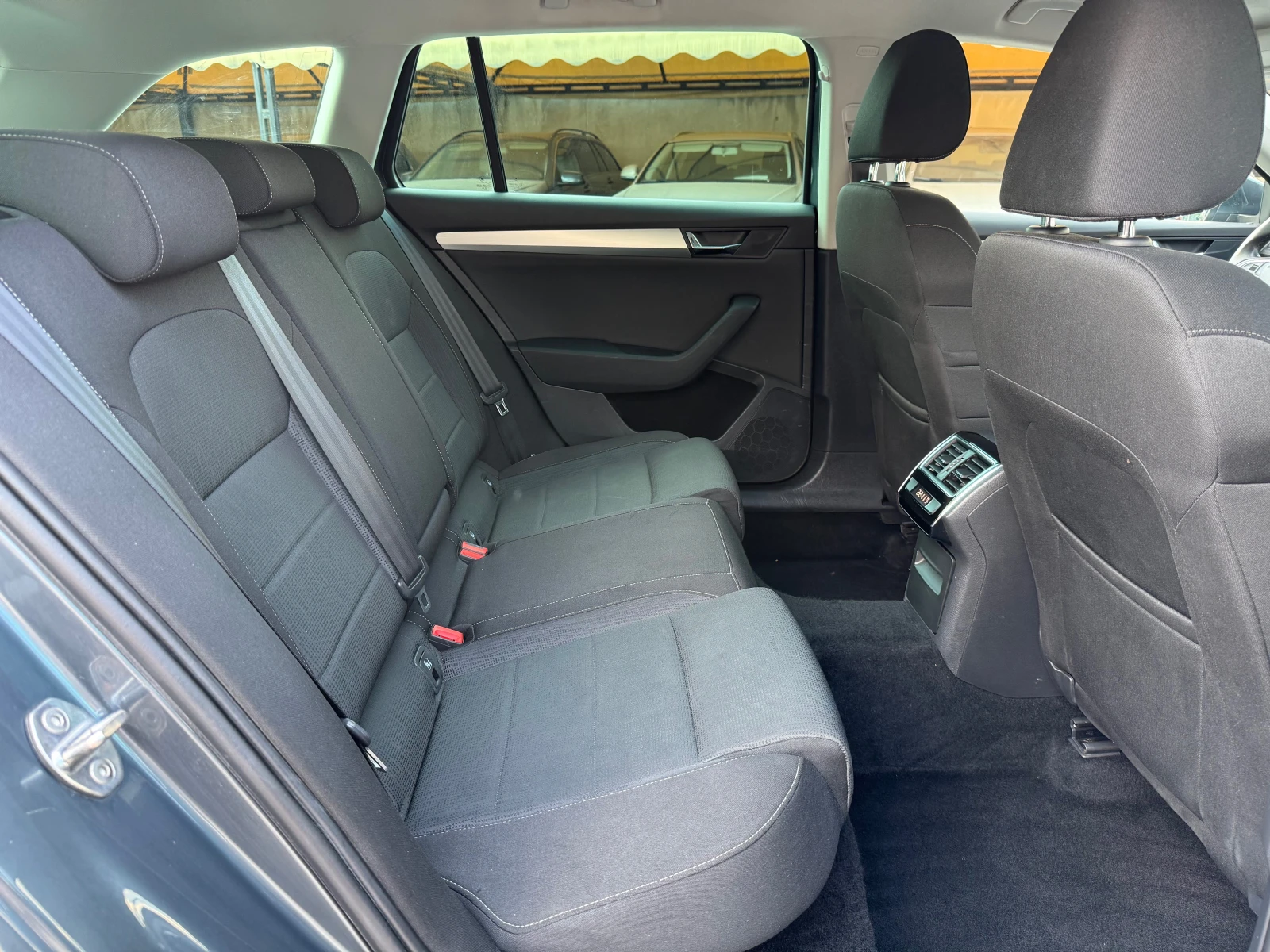 Skoda Superb 2.0TDI DSG 150к.с. !ТОП СЪСТОЯНИЕ !, снимка 14 - Автомобили и джипове - 55576029