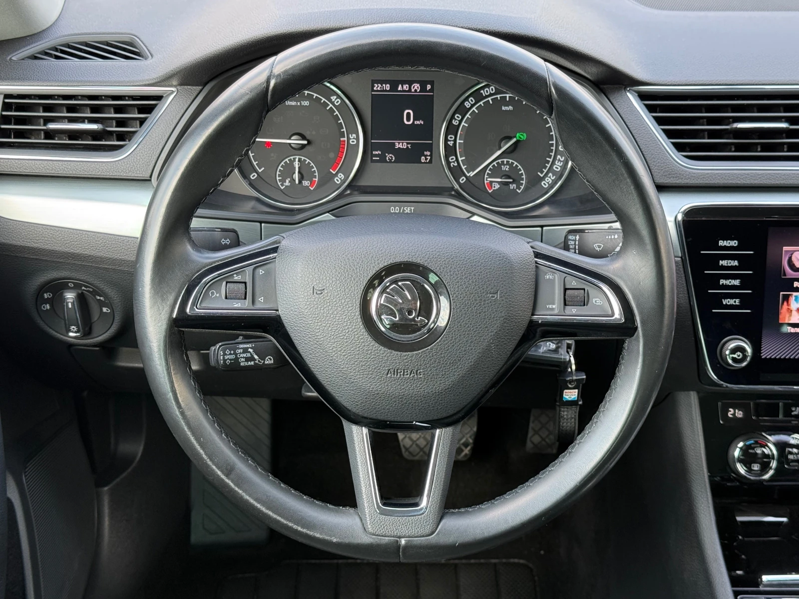 Skoda Superb 2.0TDI DSG 150к.с. !ТОП СЪСТОЯНИЕ !, снимка 12 - Автомобили и джипове - 55576029