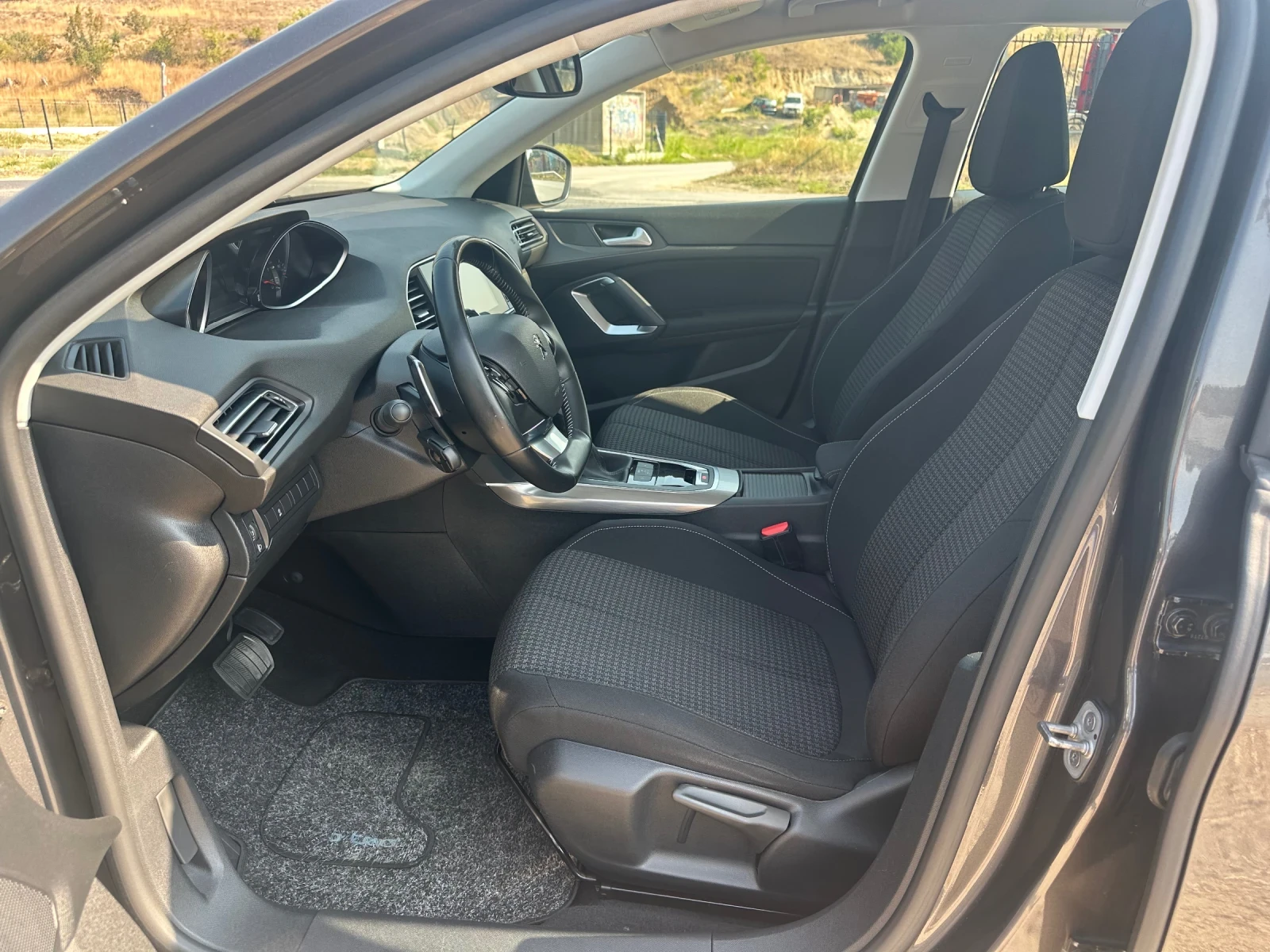 Peugeot 308 1.5HDi 130ph NAVI* LED* F1* EURO6D, снимка 12 - Автомобили и джипове - 55770943