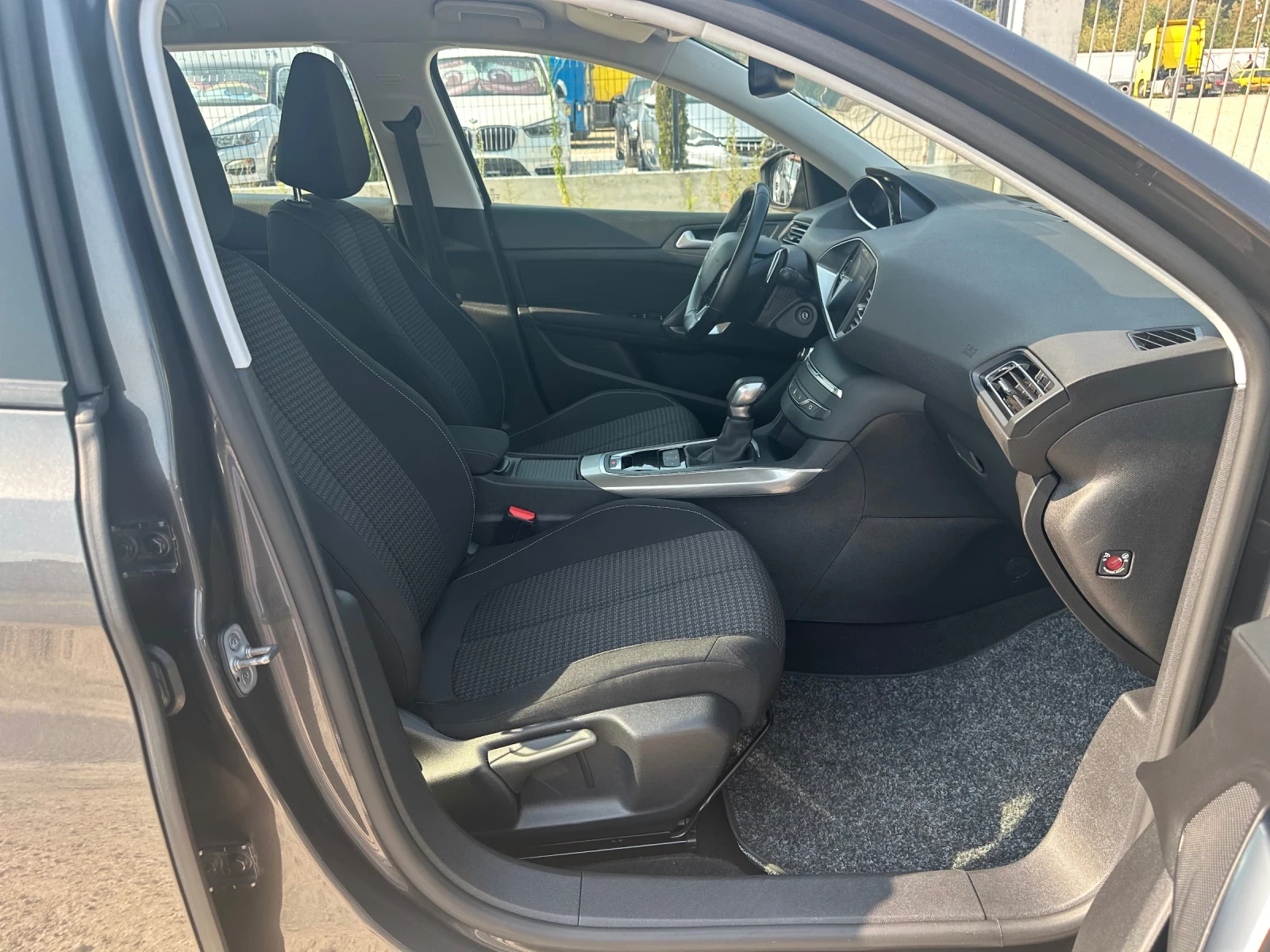 Peugeot 308 1.5HDi 130ph NAVI* LED* F1* EURO6D, снимка 9 - Автомобили и джипове - 55770943