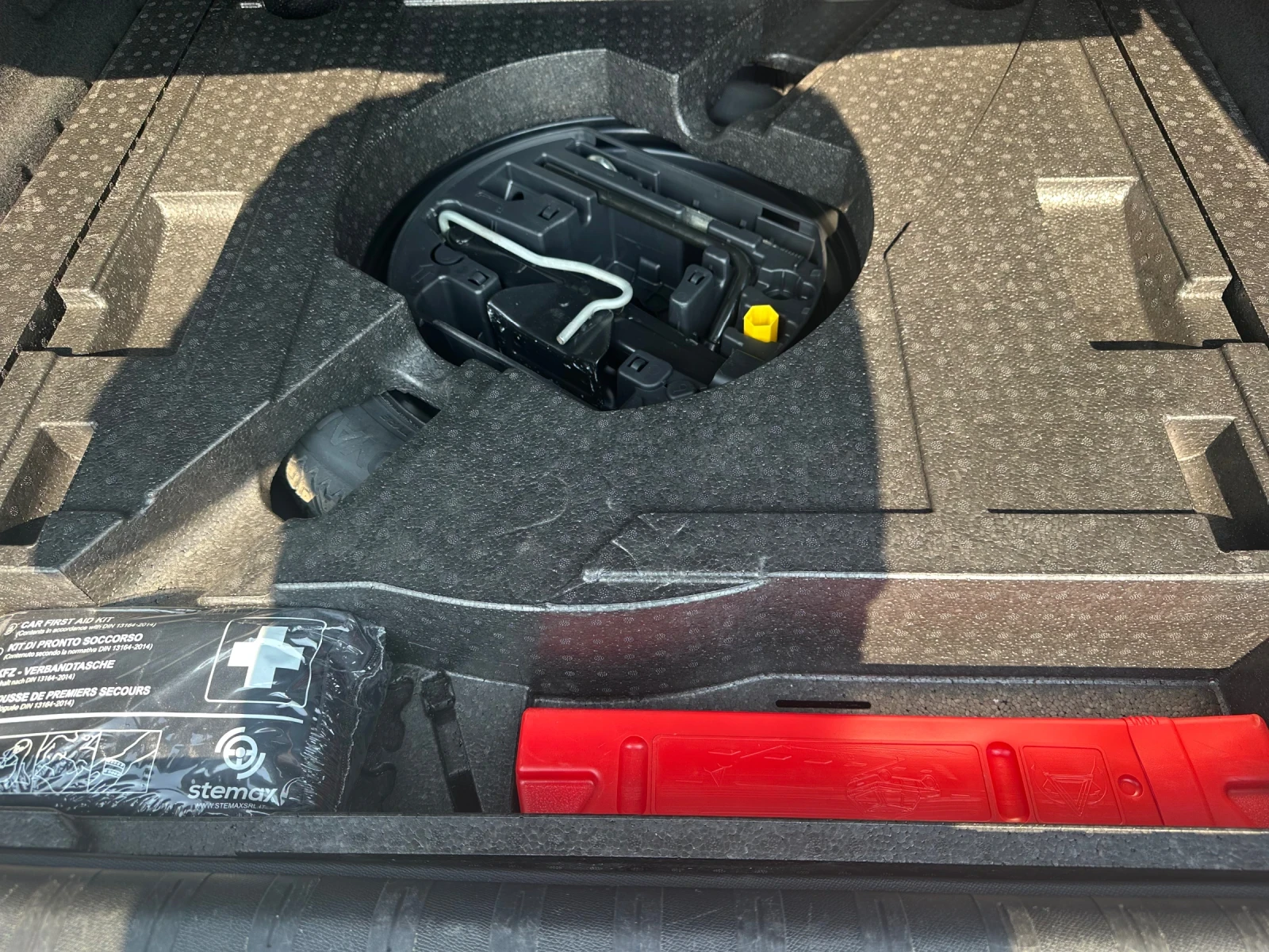 Peugeot 308 1.5HDi 130ph NAVI* LED* F1* EURO6D, снимка 8 - Автомобили и джипове - 55770943