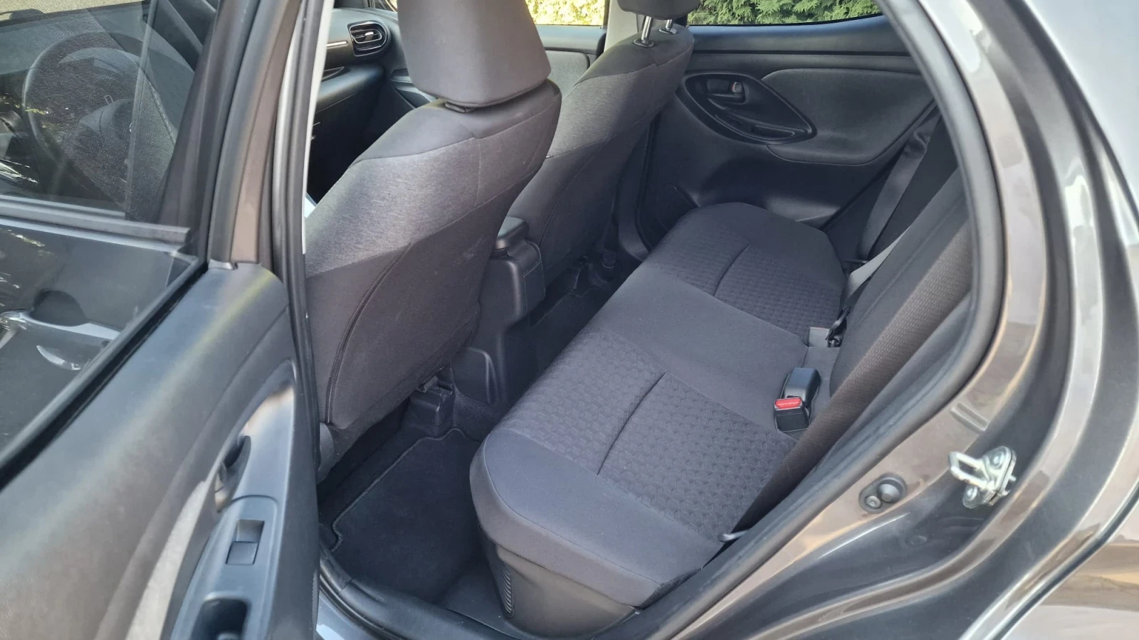 Toyota Yaris 1, 5 HEV LED NAVI CAMERA Швейцария , снимка 9 - Автомобили и джипове - 55802512