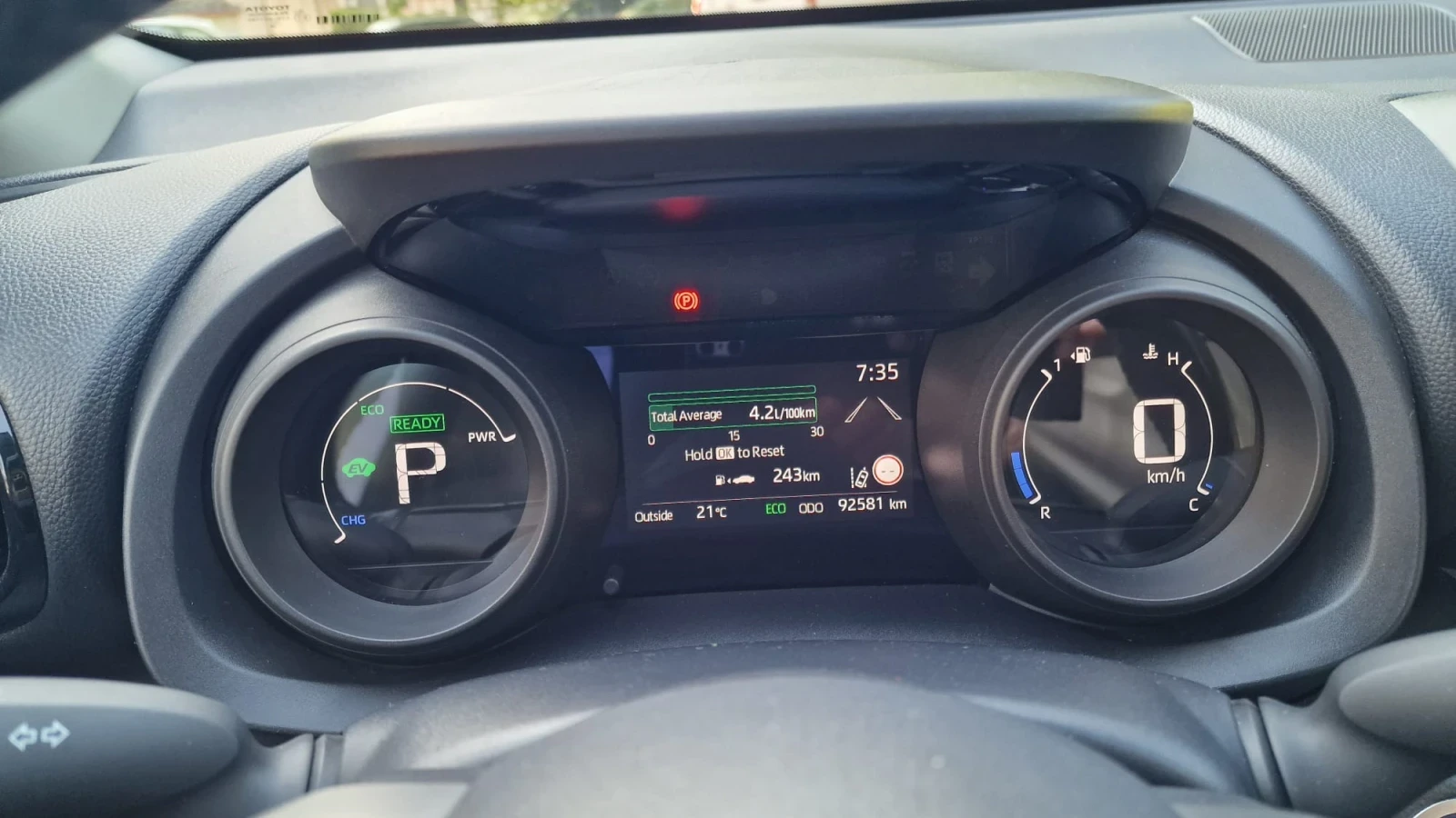 Toyota Yaris 1, 5 HEV LED NAVI CAMERA Швейцария , снимка 14 - Автомобили и джипове - 55802512