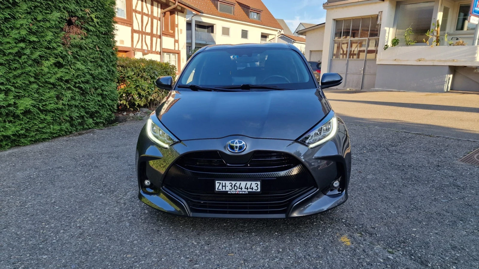 Toyota Yaris 1, 5 HEV LED NAVI CAMERA Швейцария 