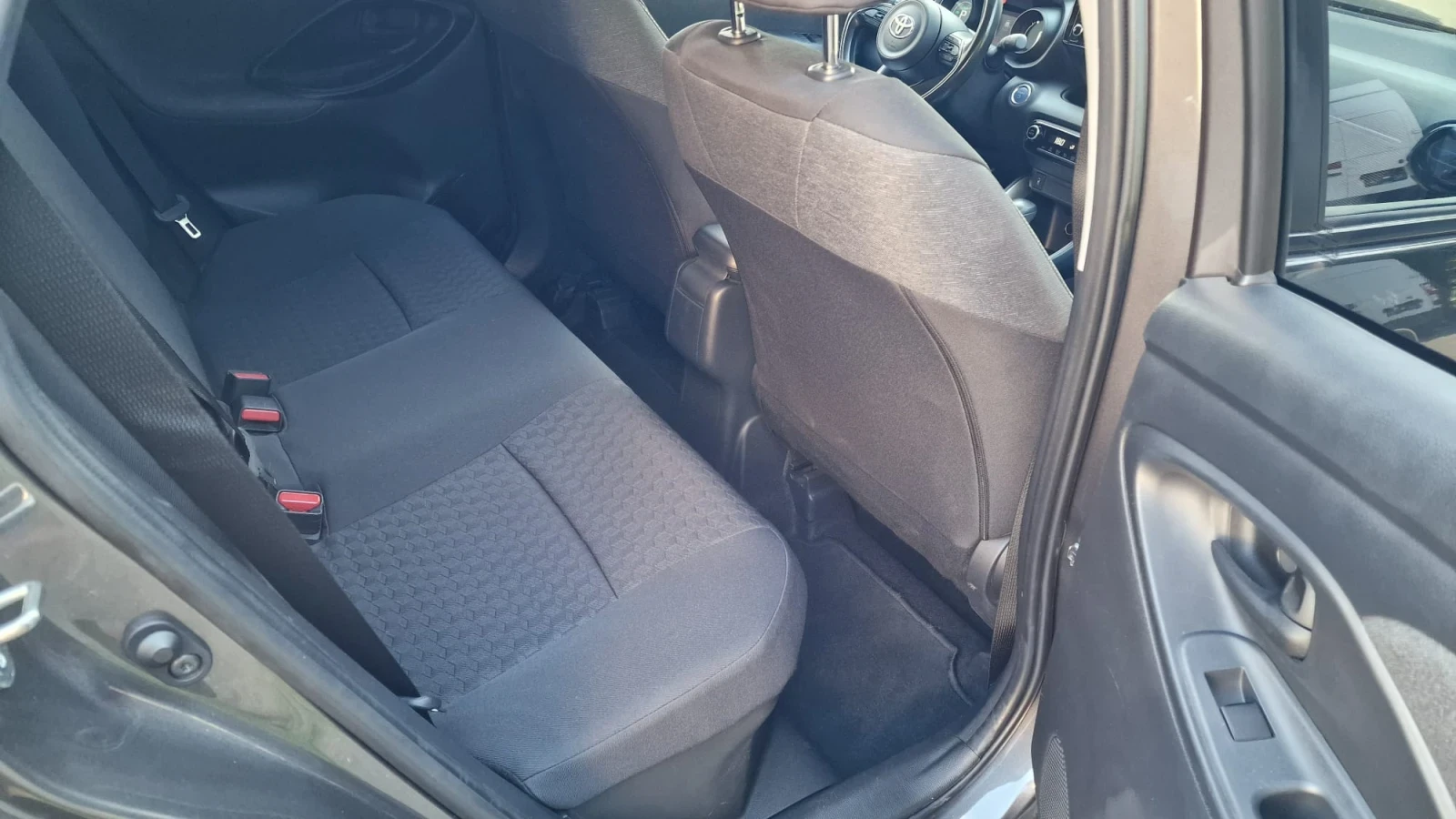 Toyota Yaris 1, 5 HEV LED NAVI CAMERA Швейцария , снимка 10 - Автомобили и джипове - 55802512