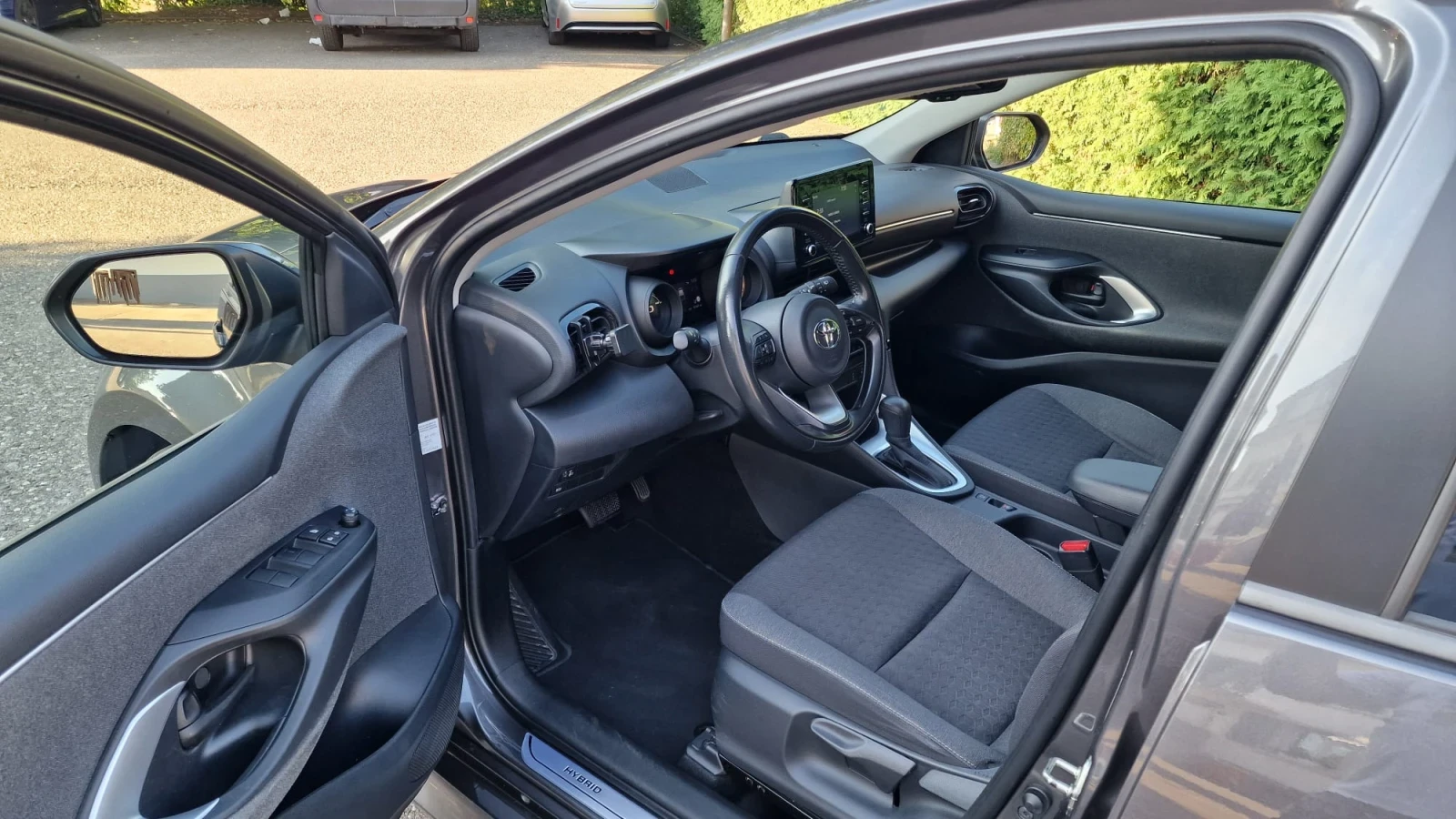 Toyota Yaris 1, 5 HEV LED NAVI CAMERA Швейцария , снимка 8 - Автомобили и джипове - 55802512