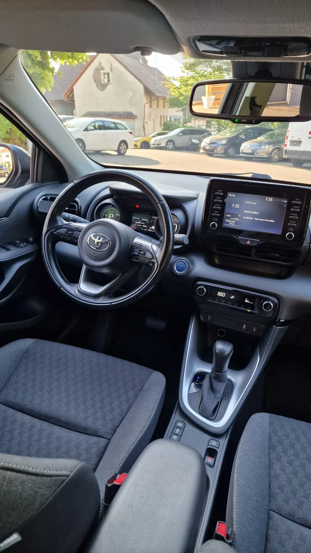 Toyota Yaris 1, 5 HEV LED NAVI CAMERA Швейцария , снимка 13 - Автомобили и джипове - 55802512