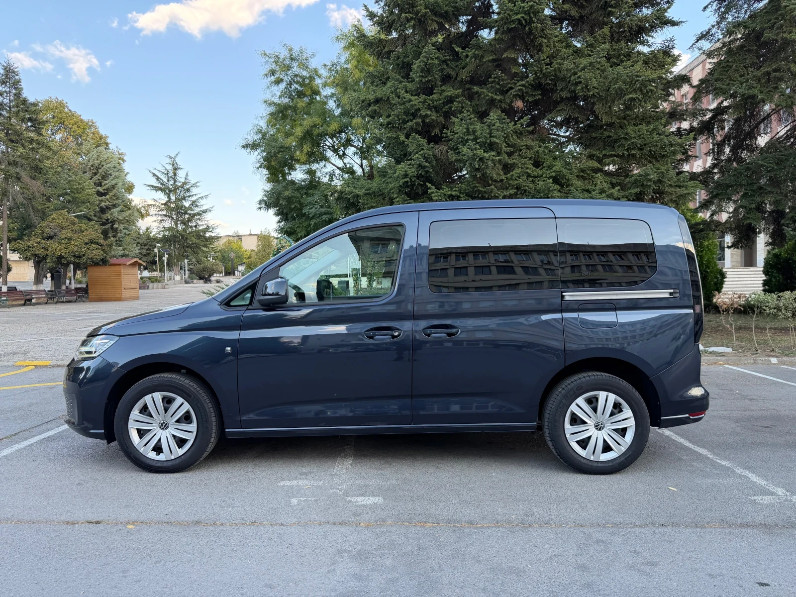 VW Caddy 2.0d FaceLift, снимка 5 - Автомобили и джипове - 56303991