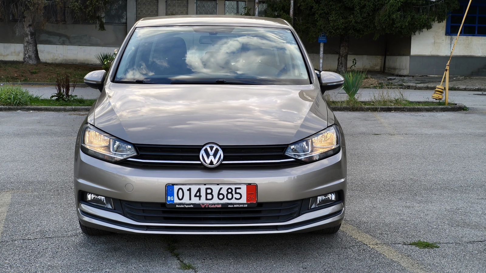 VW Touran 1.6TDI DSG 7 места, снимка 8 - Автомобили и джипове - 56336296