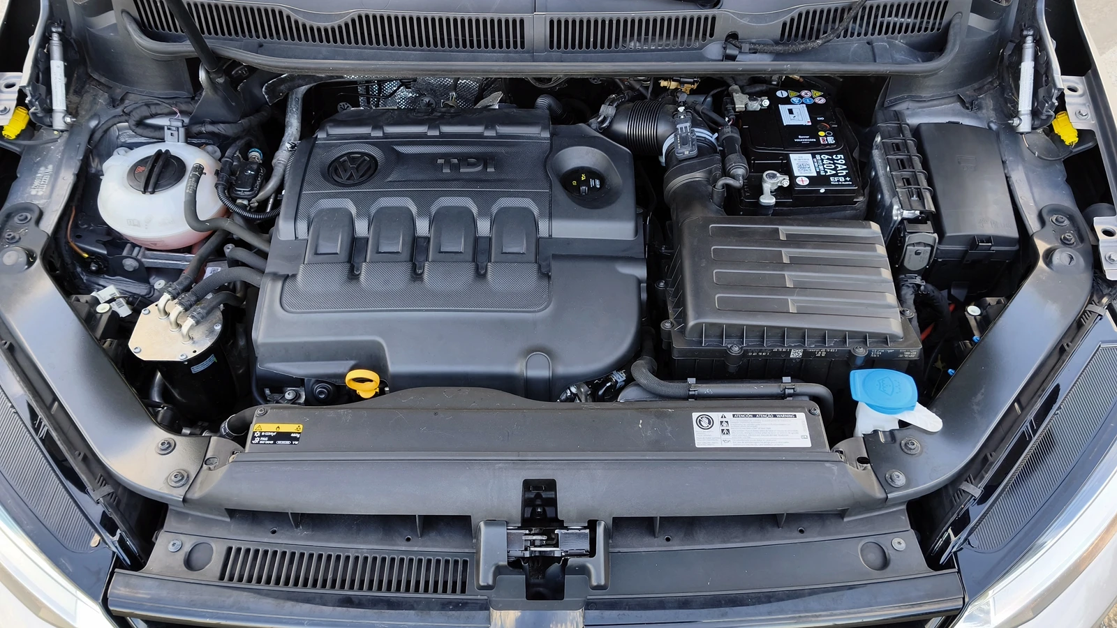 VW Touran 1.6TDI DSG 7 места, снимка 14 - Автомобили и джипове - 56336296