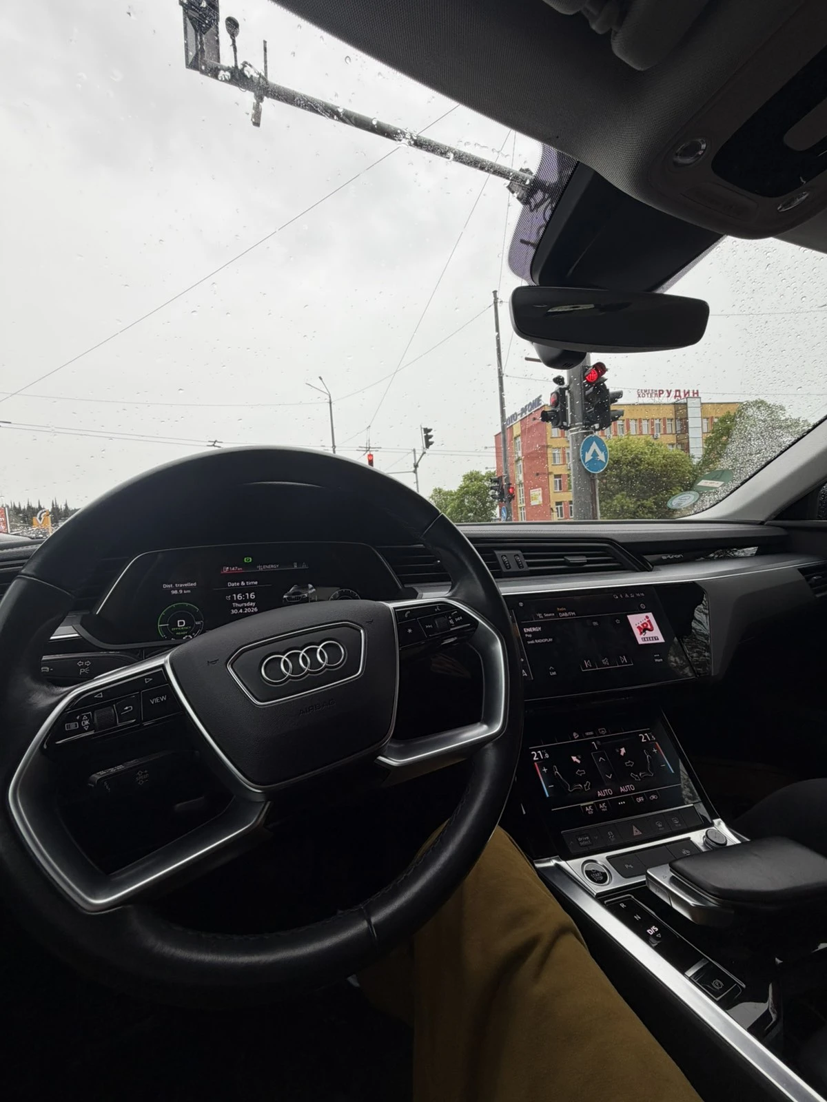 Audi E-Tron 50 Quattro, снимка 9 - Автомобили и джипове - 56553814