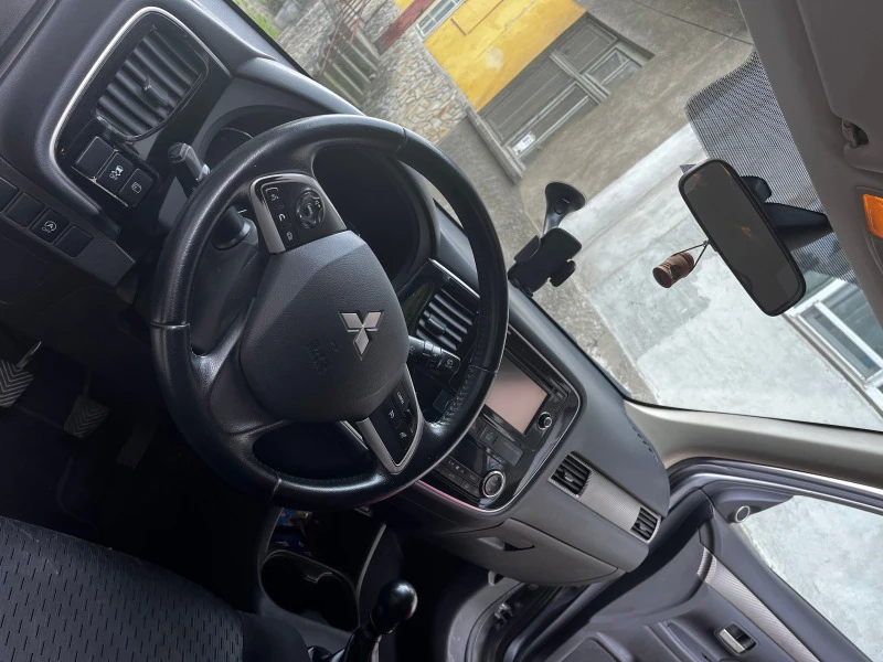 Mitsubishi Outlander, снимка 6 - Автомобили и джипове - 46442270