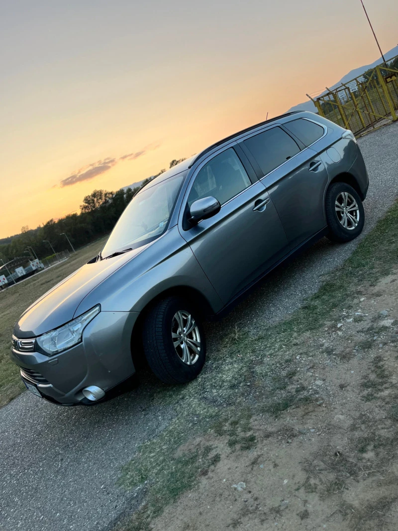 Mitsubishi Outlander, снимка 17 - Автомобили и джипове - 46442270