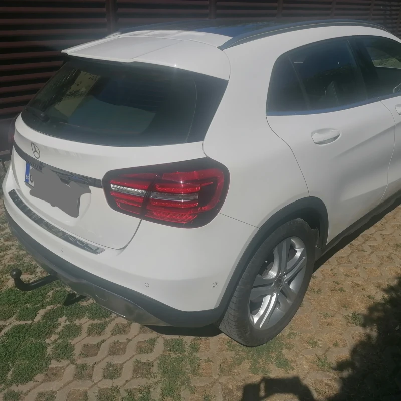 Mercedes-Benz GLA 200 Facelift, 52 500km, Panorama, снимка 5 - Автомобили и джипове - 48952340