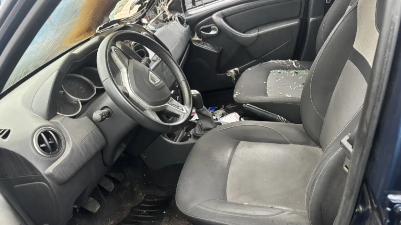 Dacia Duster 1.6i теглич, снимка 4 - Автомобили и джипове - 51801133