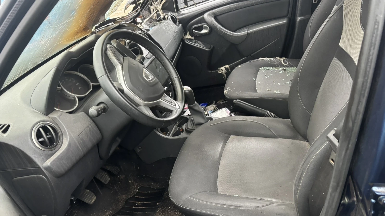 Dacia Duster 1.6i теглич - изображение 4