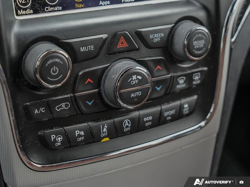 Jeep Grand cherokee 2018| FACELIFT| SUMIT| V6 PENTASTAR| HARMAN| DISTR, снимка 11 - Автомобили и джипове - 53810333