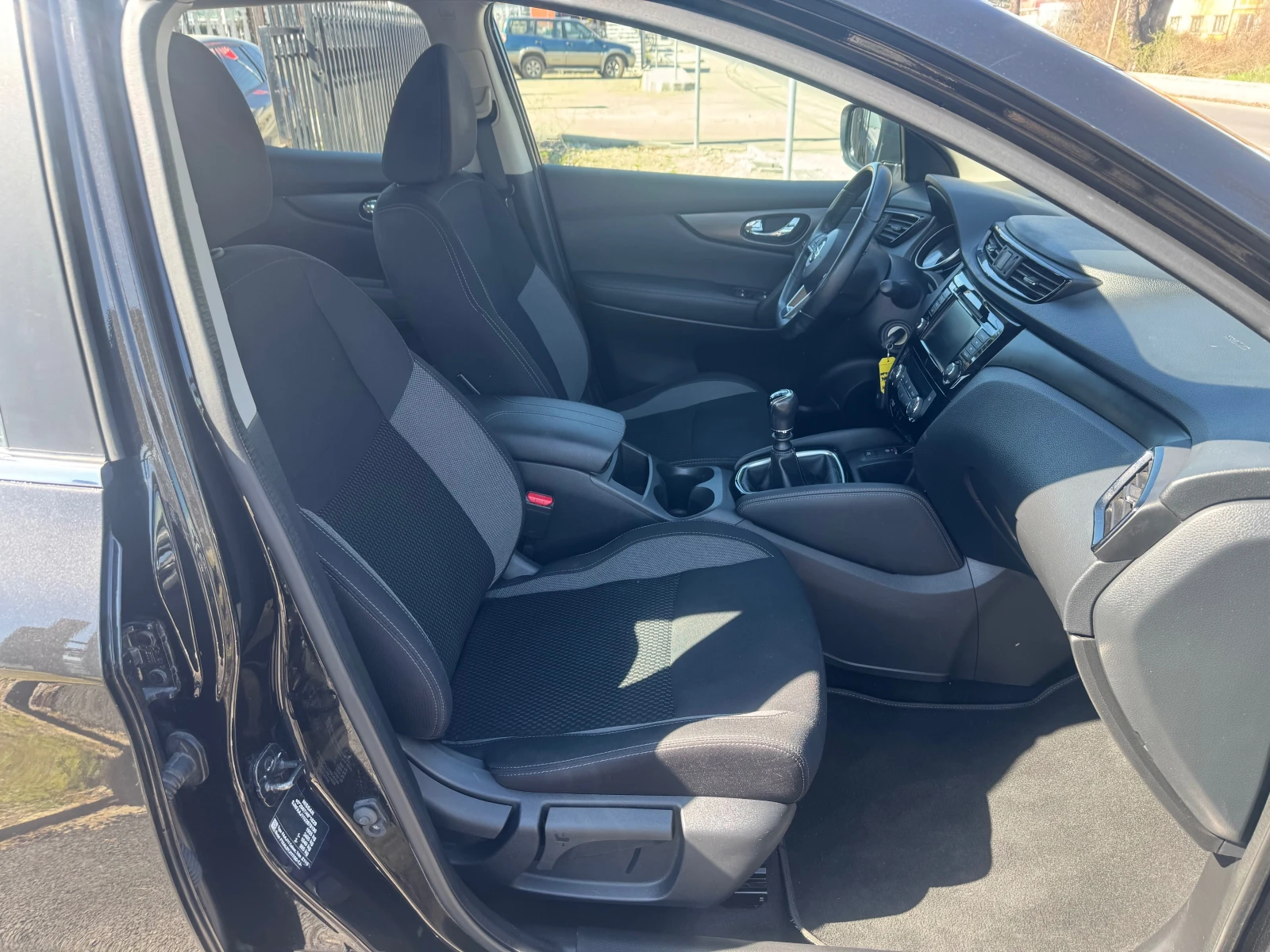 Nissan Qashqai 1.5 DCI NAVI KAMERA EURO 6, снимка 14 - Автомобили и джипове - 53825668