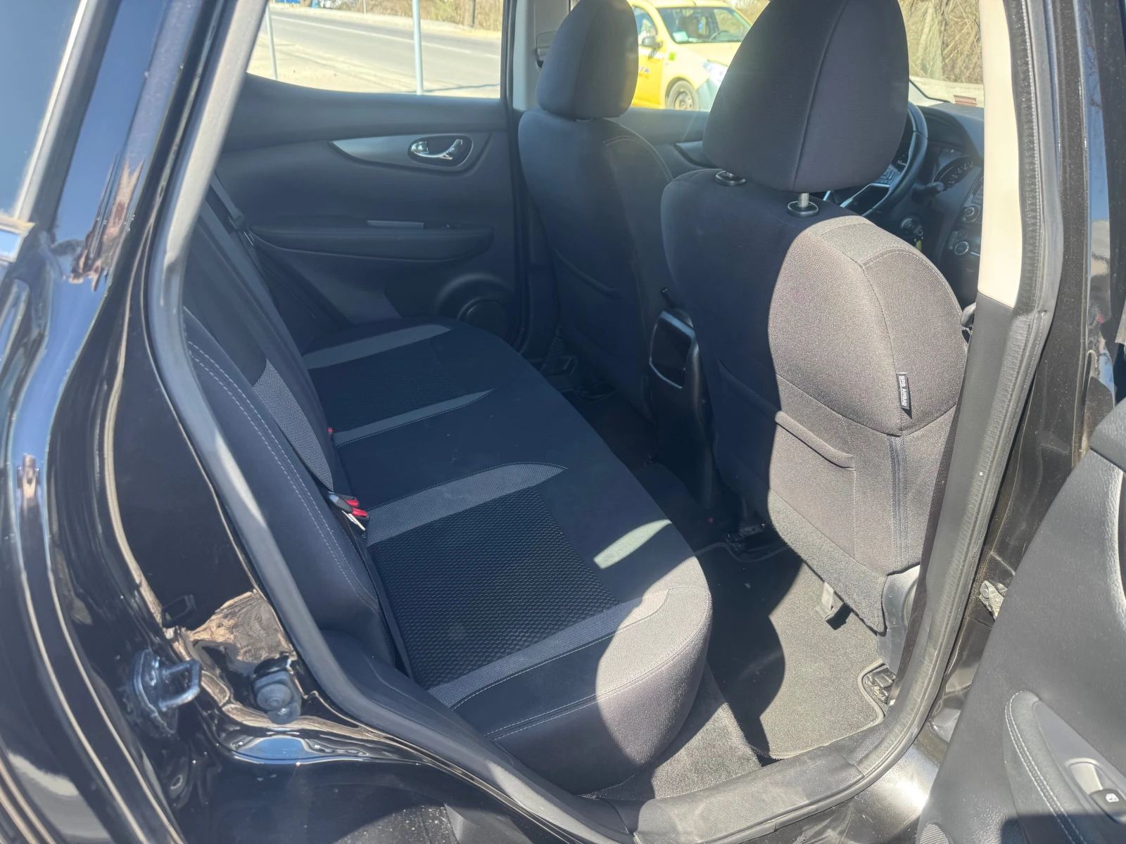 Nissan Qashqai 1.5 DCI NAVI KAMERA EURO 6, снимка 15 - Автомобили и джипове - 53825668