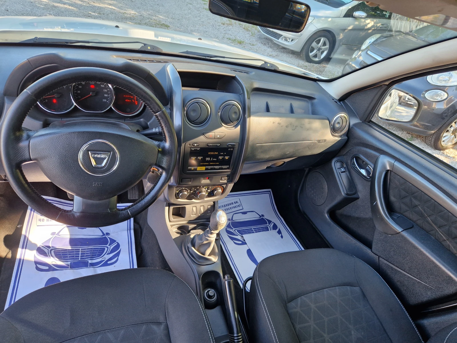Dacia Duster 1.5dci, снимка 11 - Автомобили и джипове - 54256449