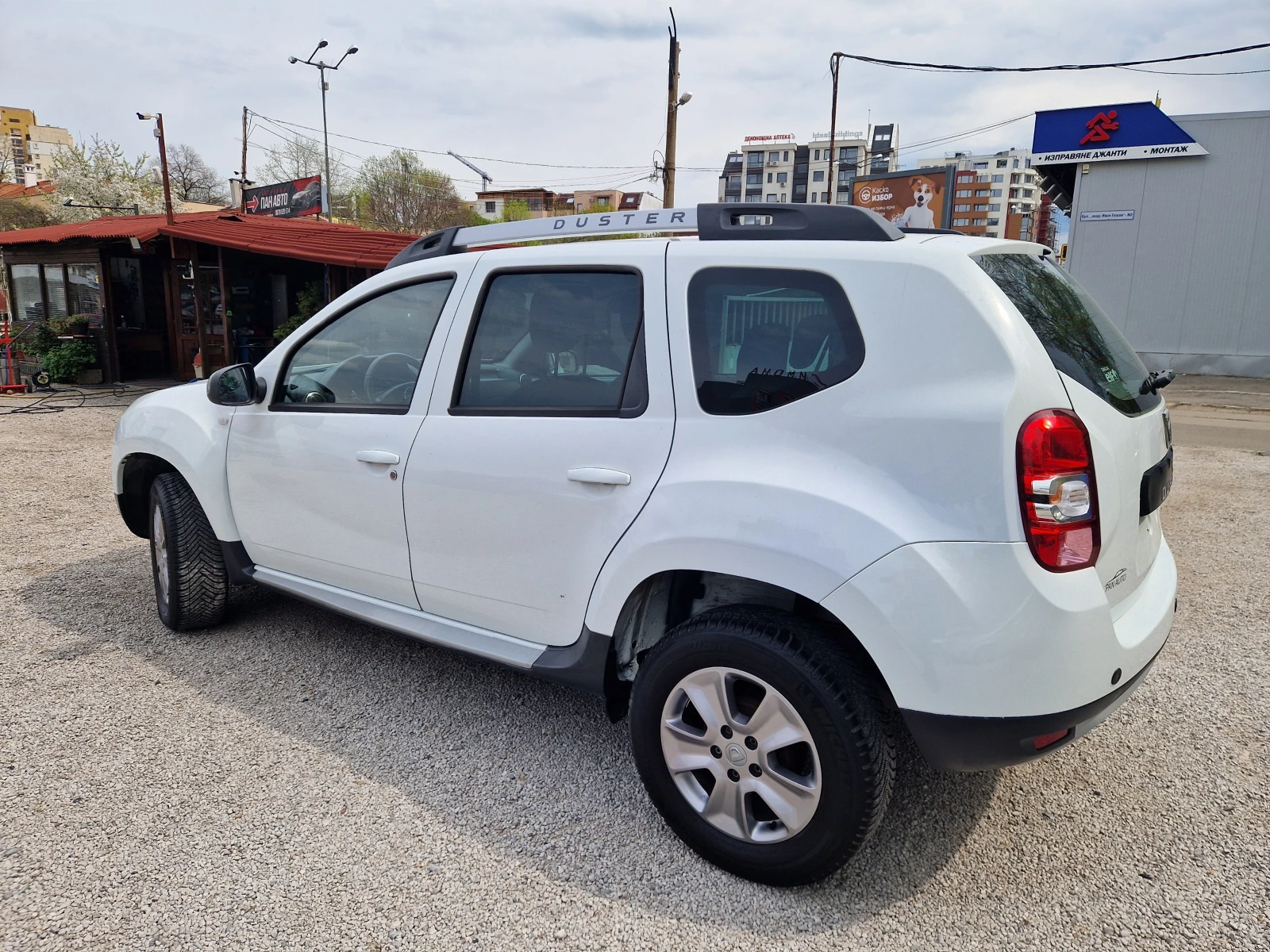 Dacia Duster 1.5dci, снимка 8 - Автомобили и джипове - 54256449