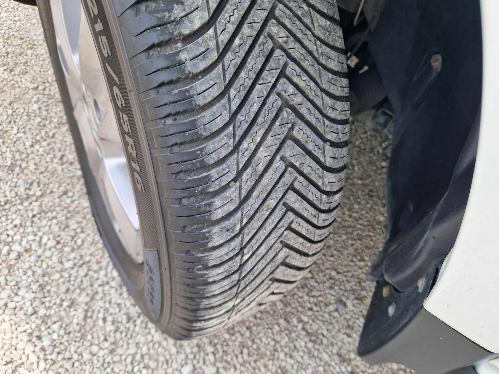 Dacia Duster 1.5dci, снимка 9 - Автомобили и джипове - 54256449