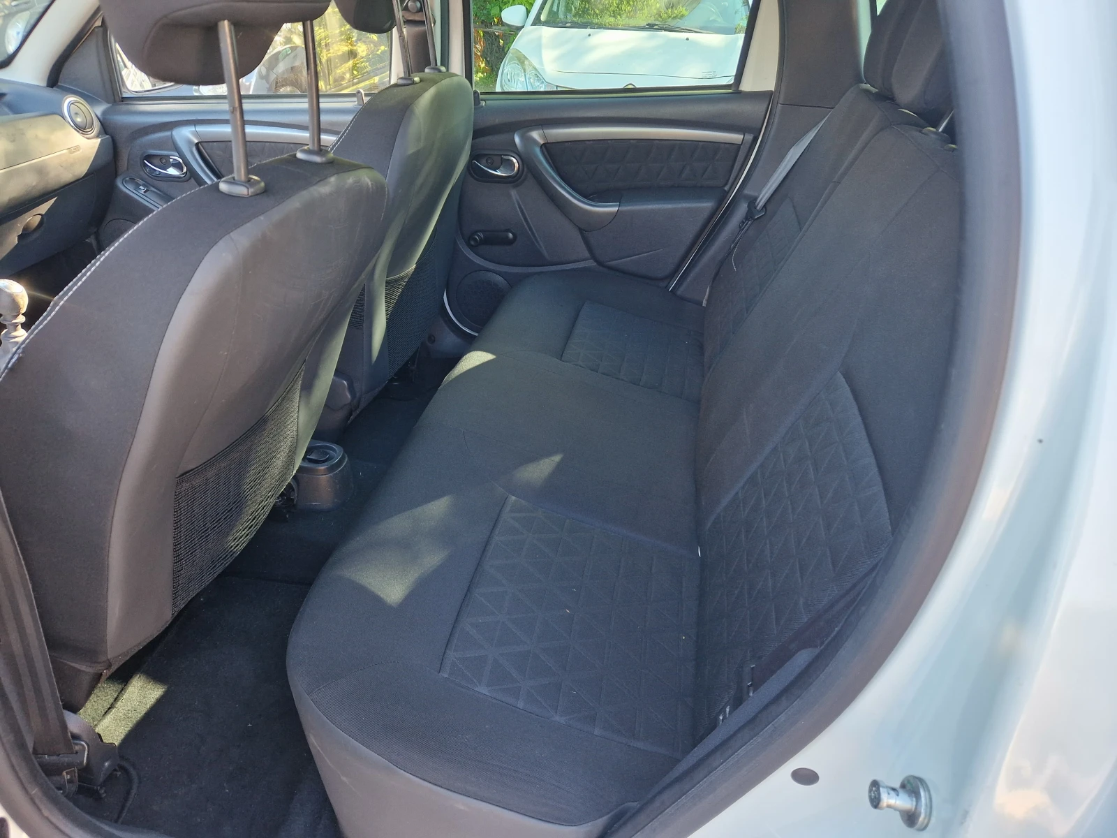 Dacia Duster 1.5dci, снимка 14 - Автомобили и джипове - 54256449